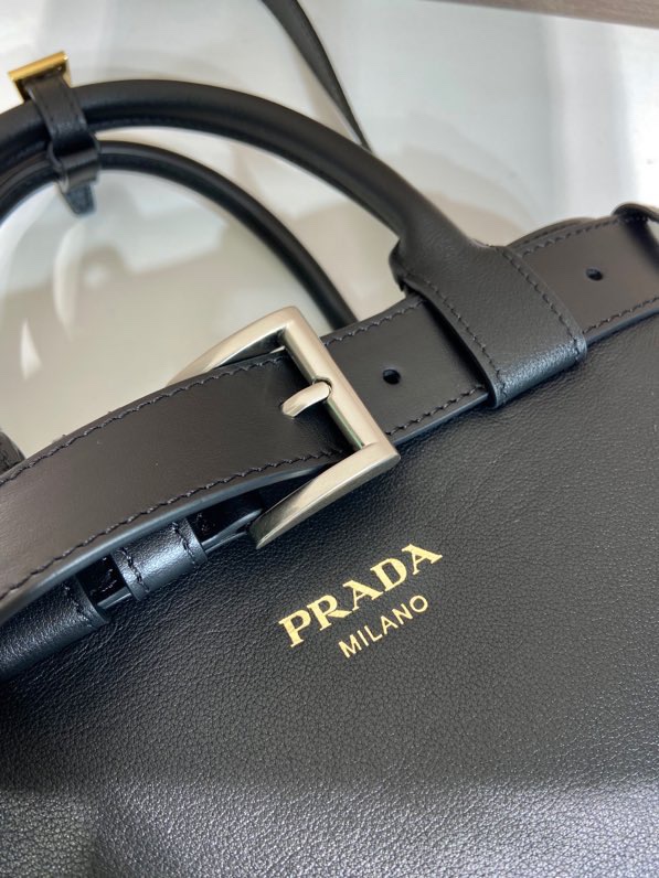 Pra*a top handle bags